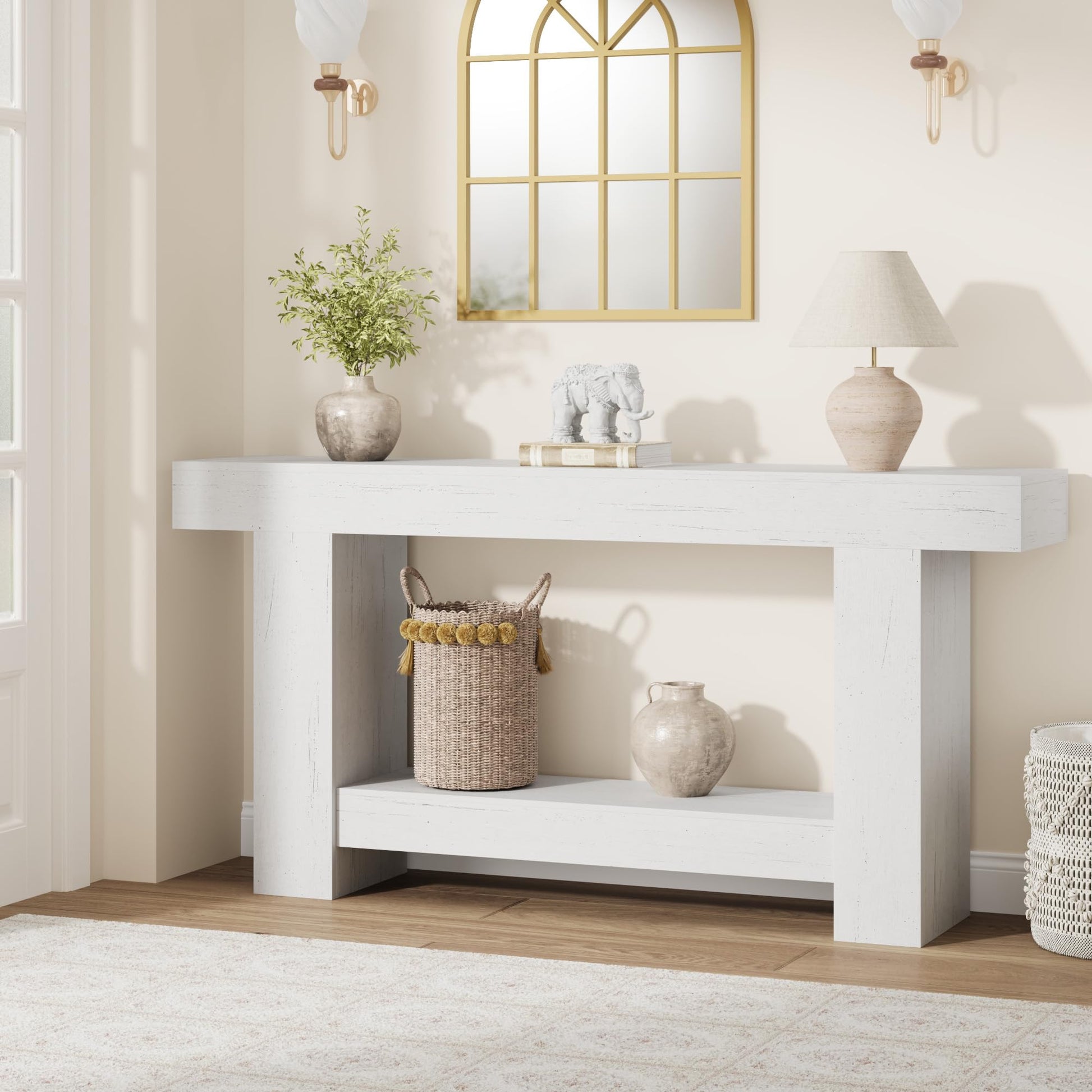 Detalle del acabado texturizado blanco envejecido de la mesa consola